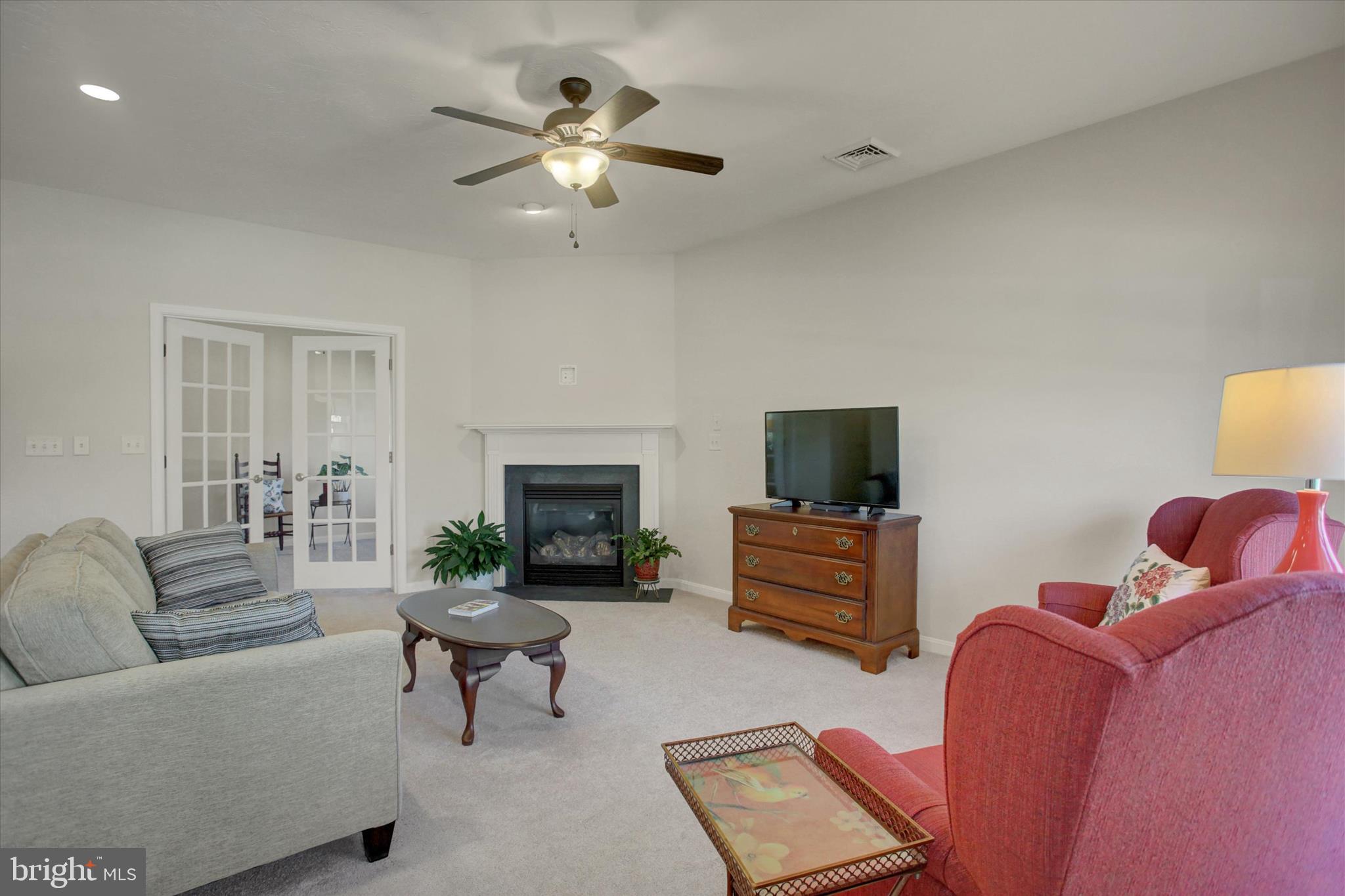 COUNTRY MANOR - Residential