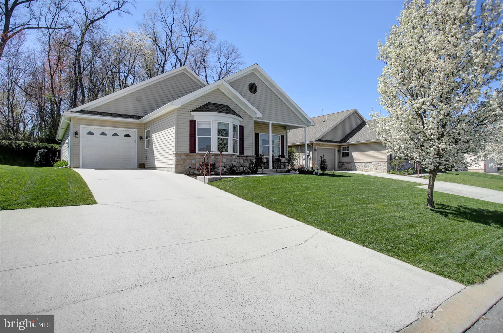 COUNTRY MANOR - Residential