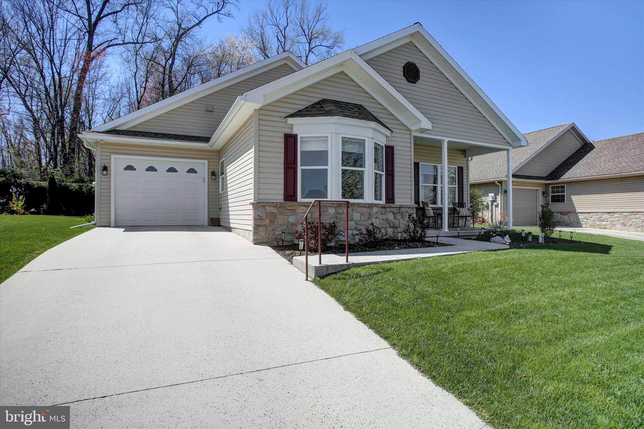 COUNTRY MANOR - Residential