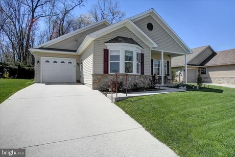 25 COLONIAL COURT SHIPPENSBURG PA 17257