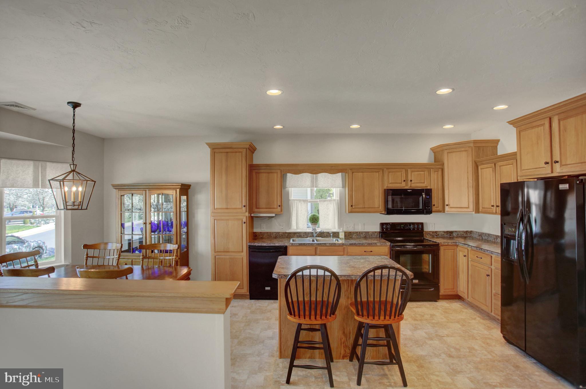 COUNTRY MANOR - Residential