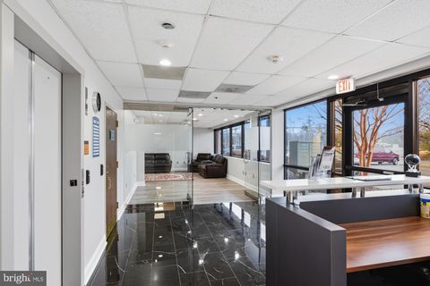 Photo of CHANTILLY, VA 20151 (MLS # VAFX2294944)