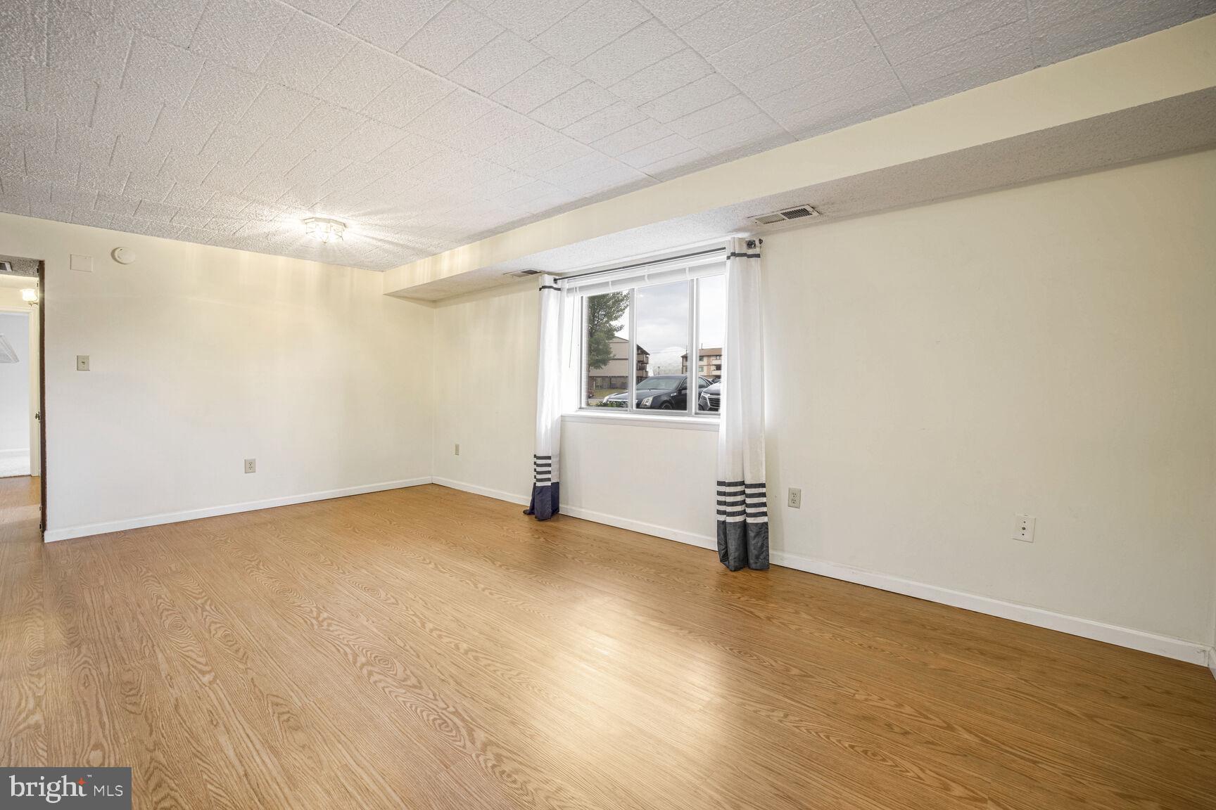 AMBERTOWNE - Residential Lease