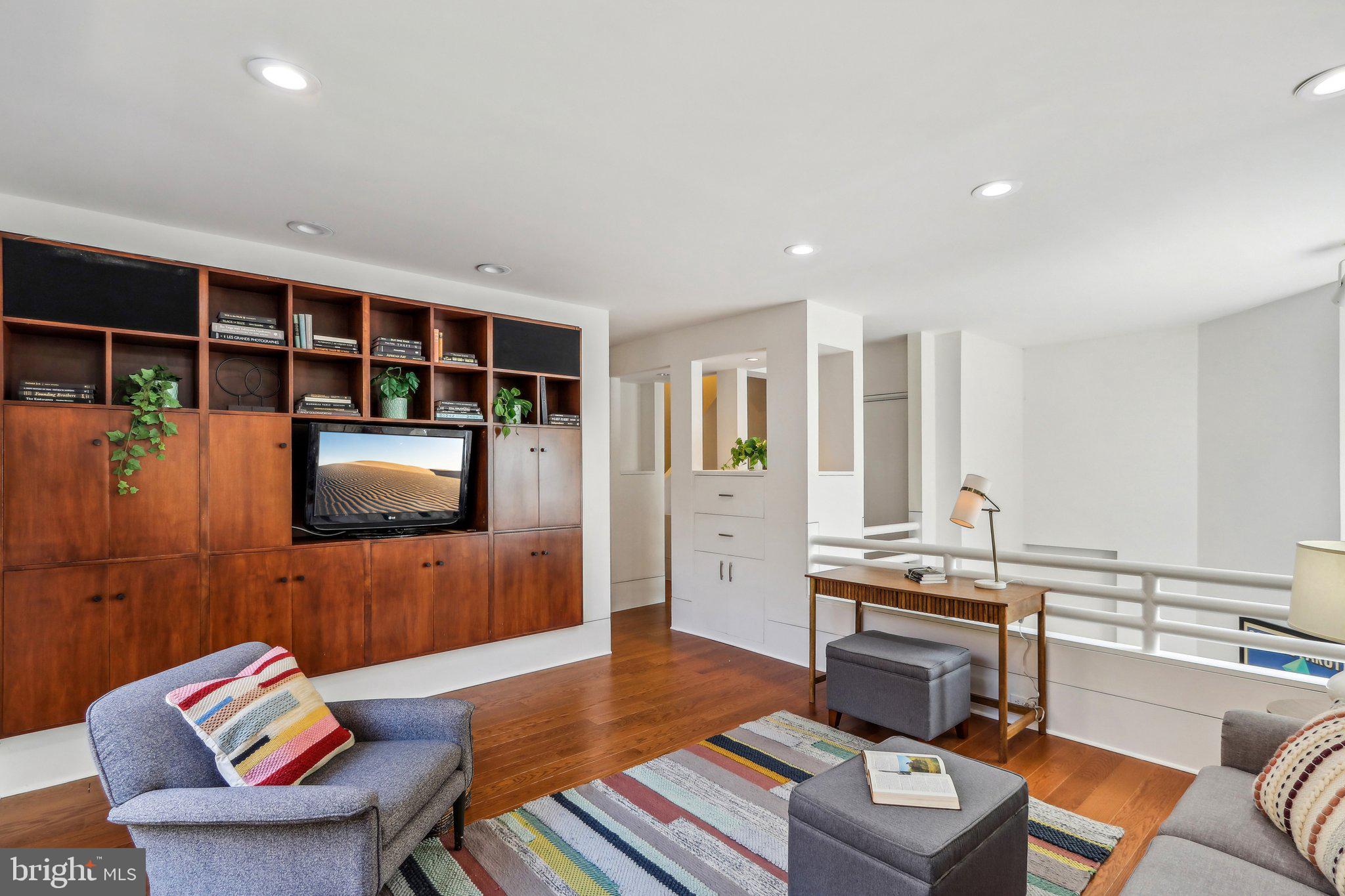 SOCIETY HILL - Residential