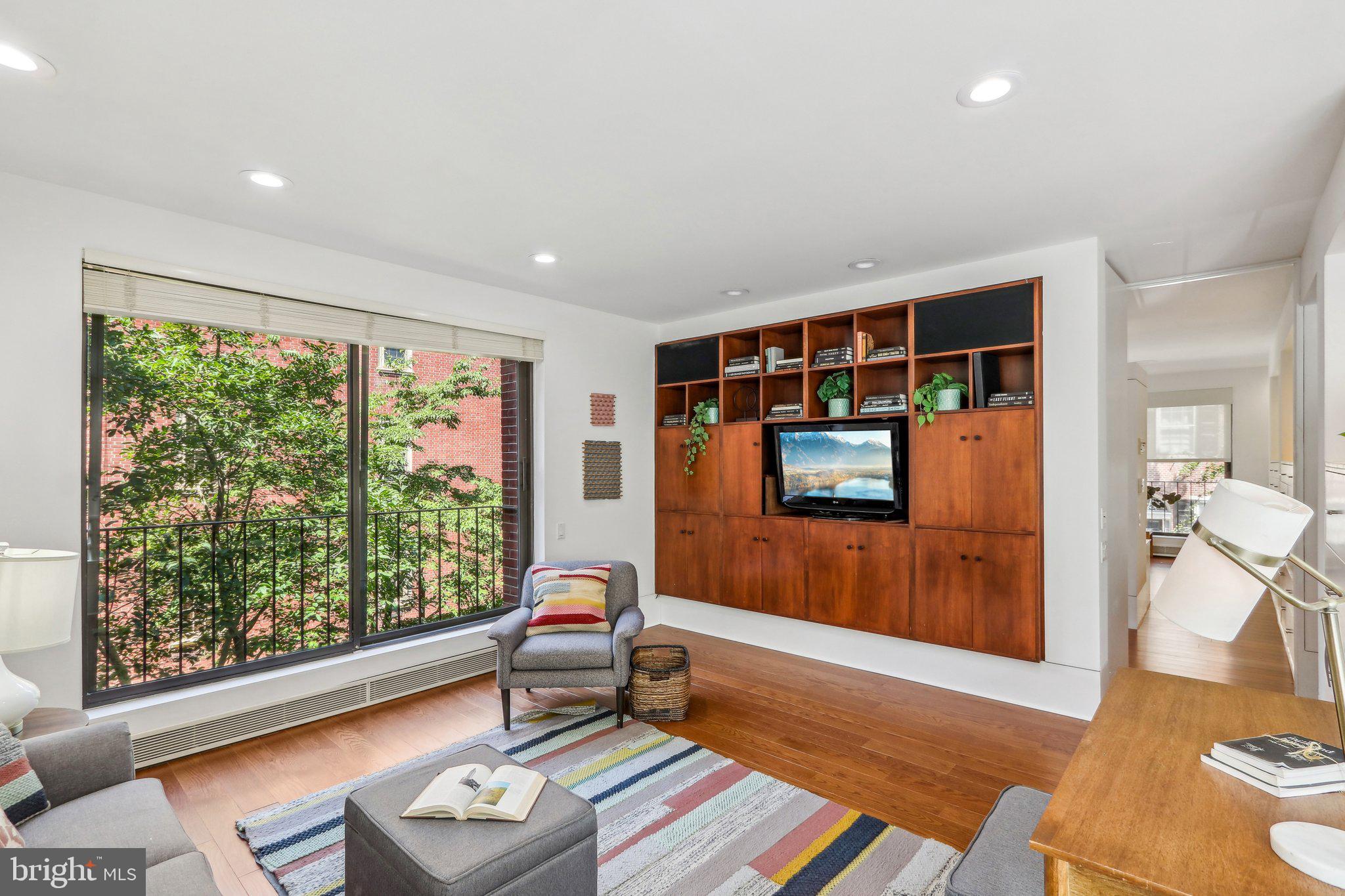 SOCIETY HILL - Residential