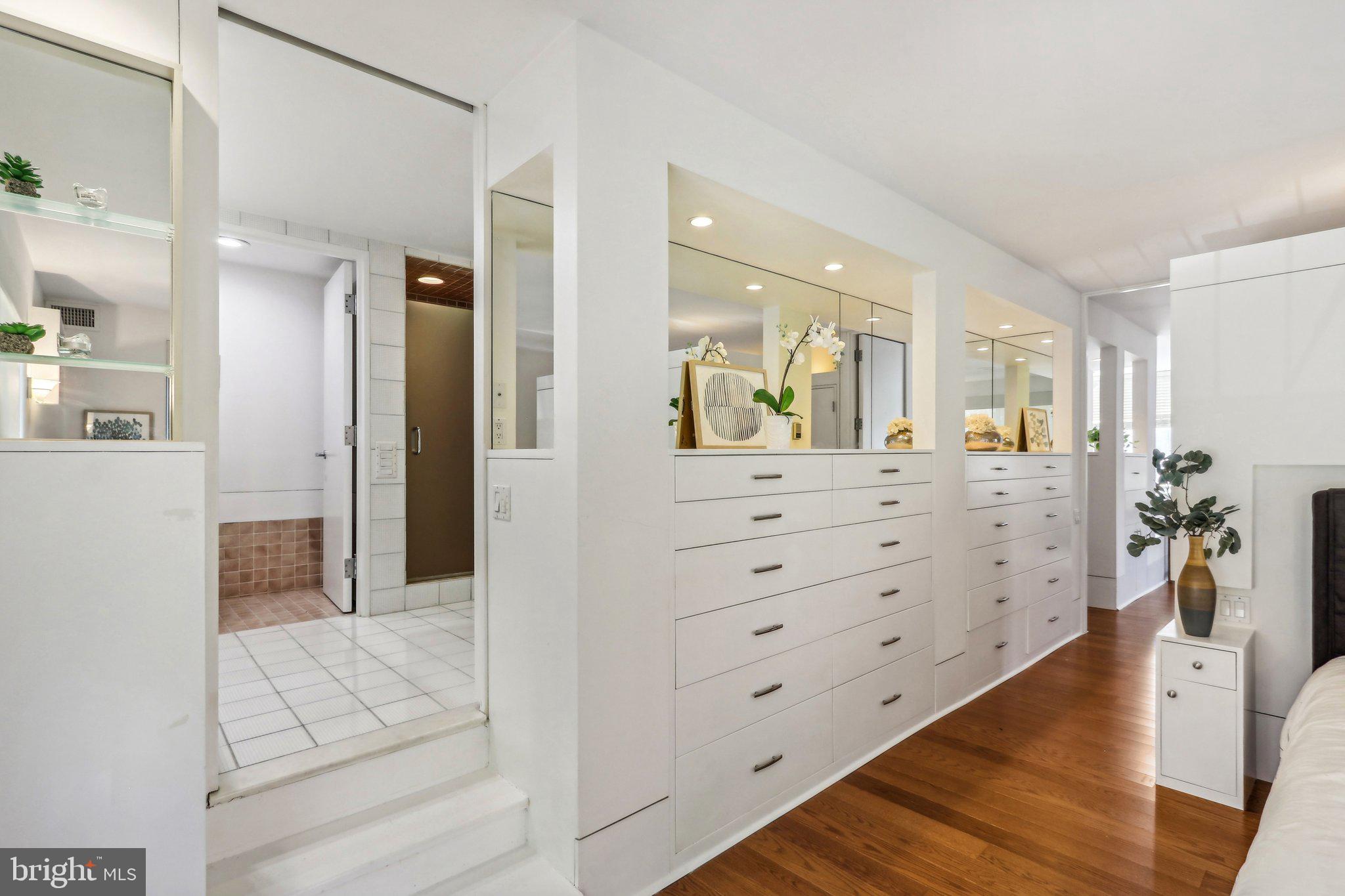 SOCIETY HILL - Residential