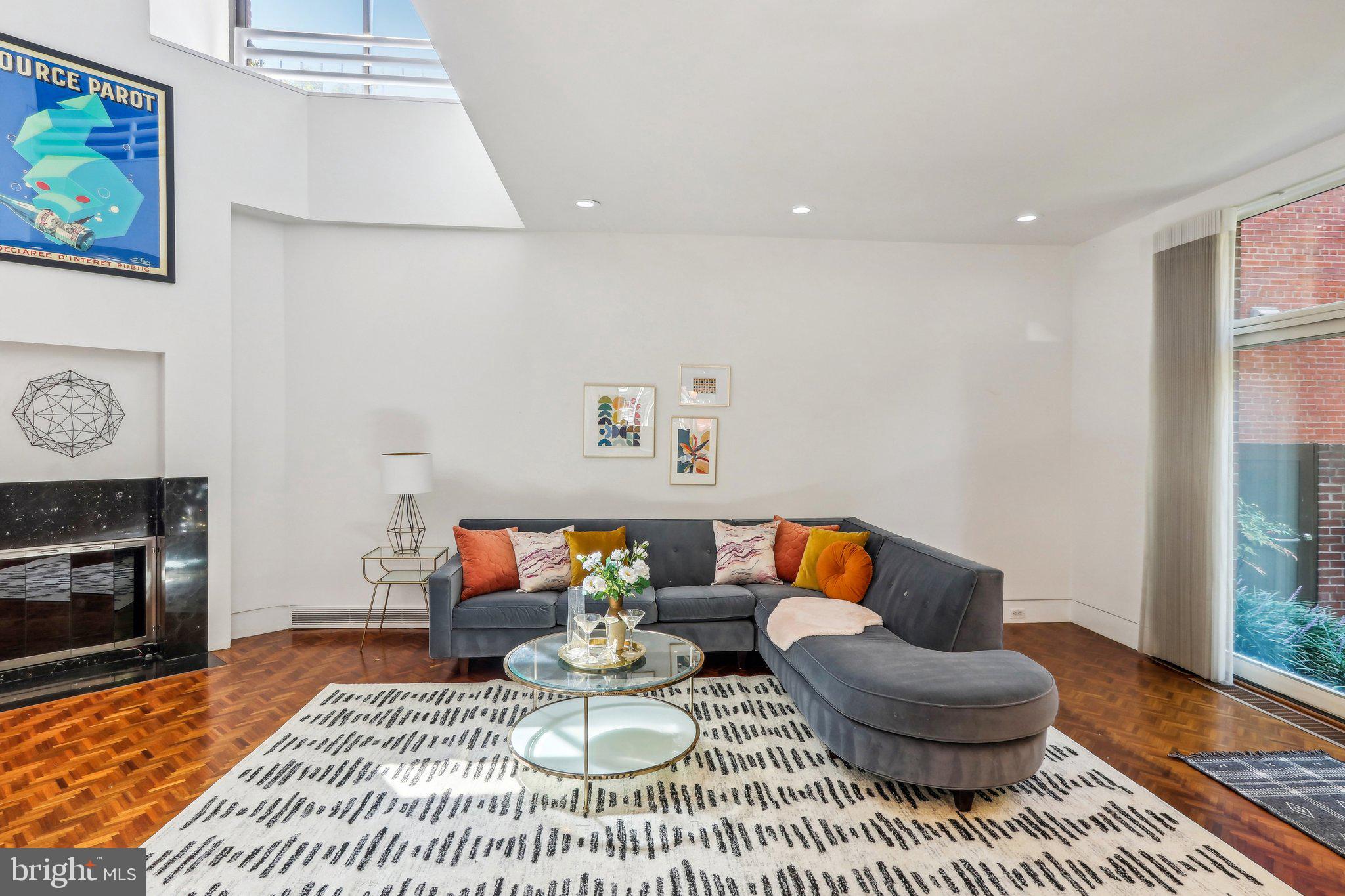 SOCIETY HILL - Residential