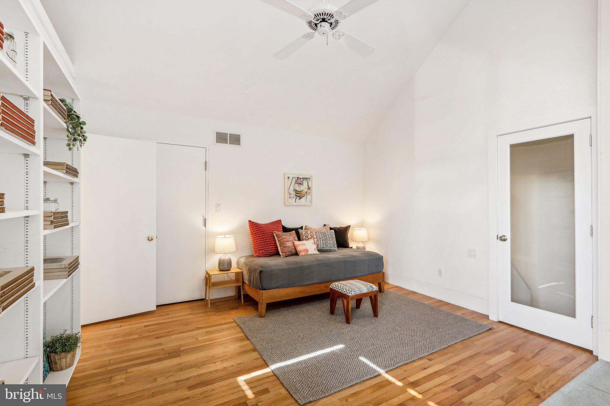 SOCIETY HILL - Residential