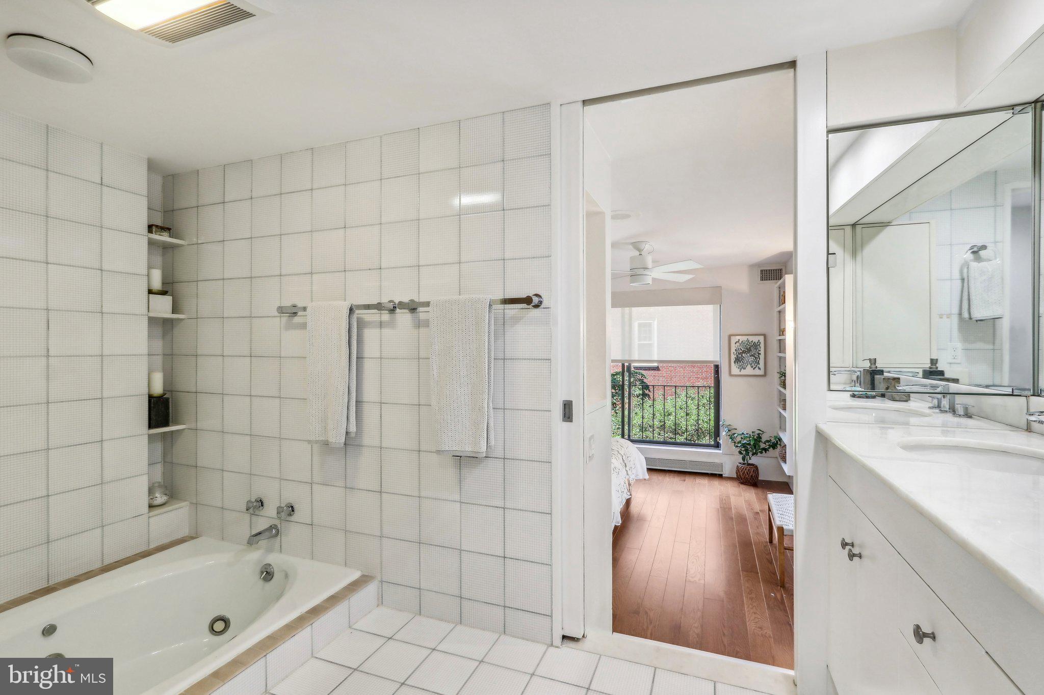 SOCIETY HILL - Residential