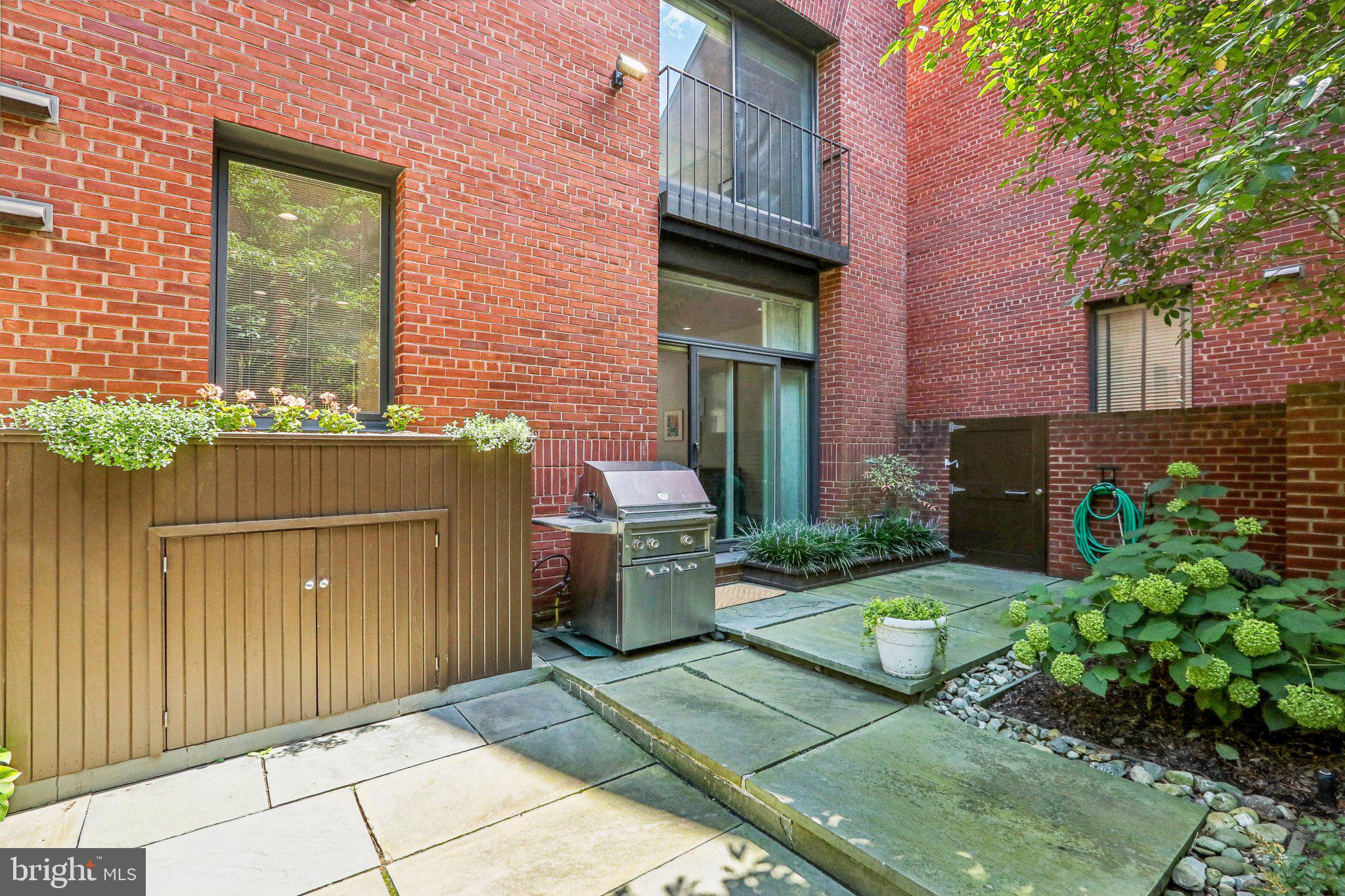 SOCIETY HILL - Residential