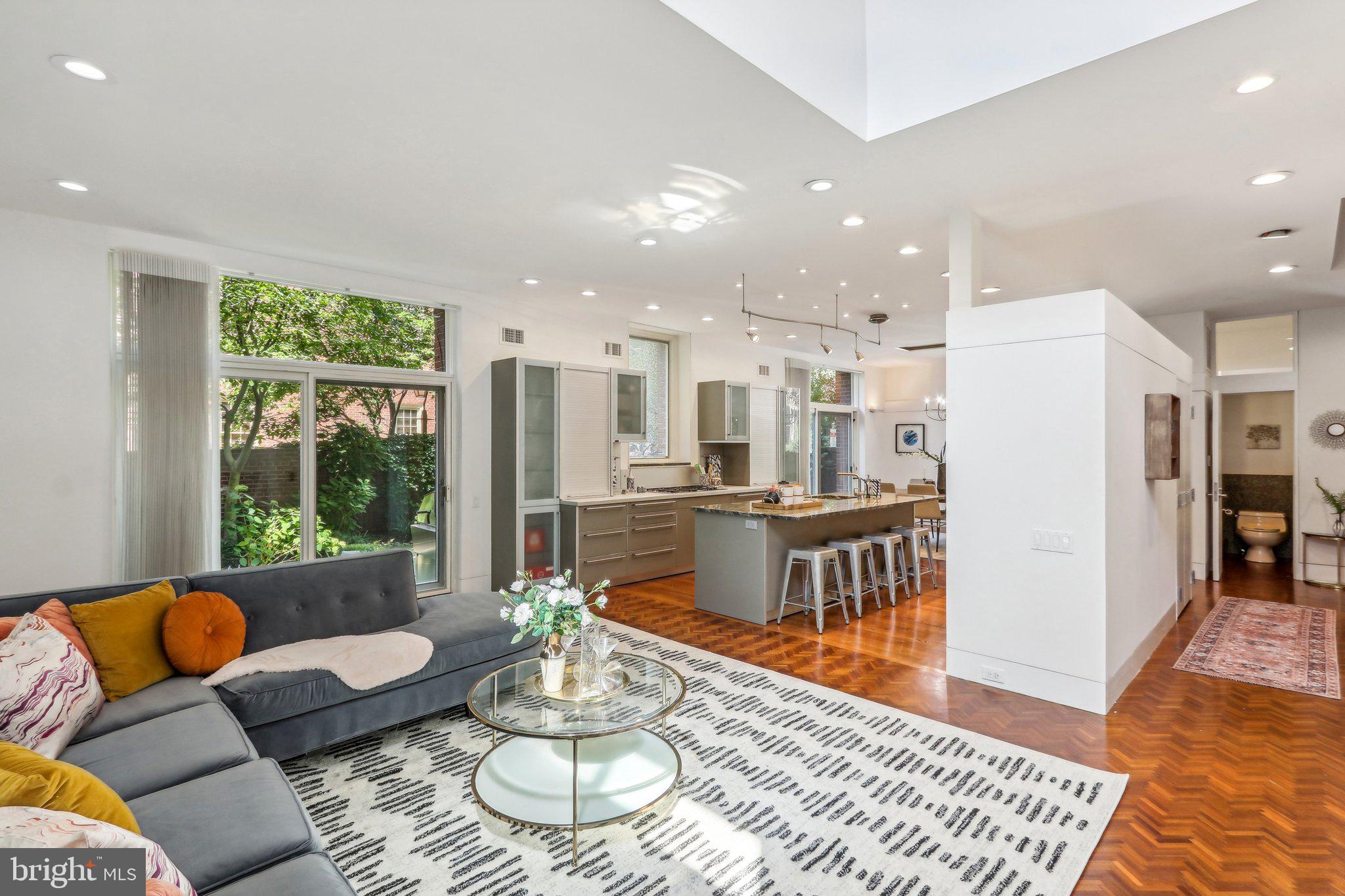 SOCIETY HILL - Residential