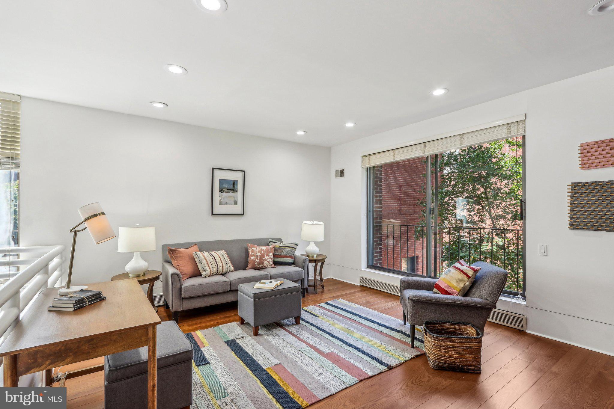 SOCIETY HILL - Residential