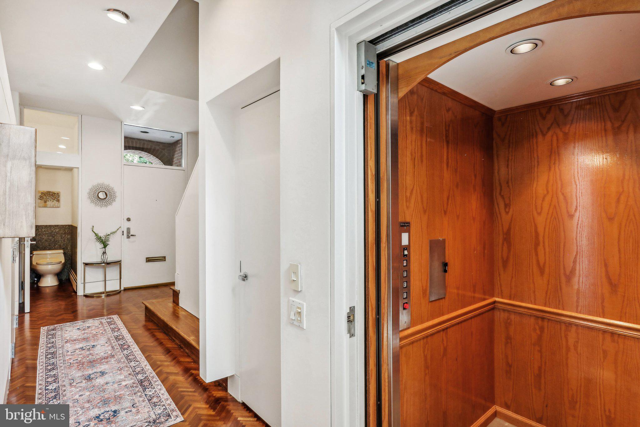 SOCIETY HILL - Residential