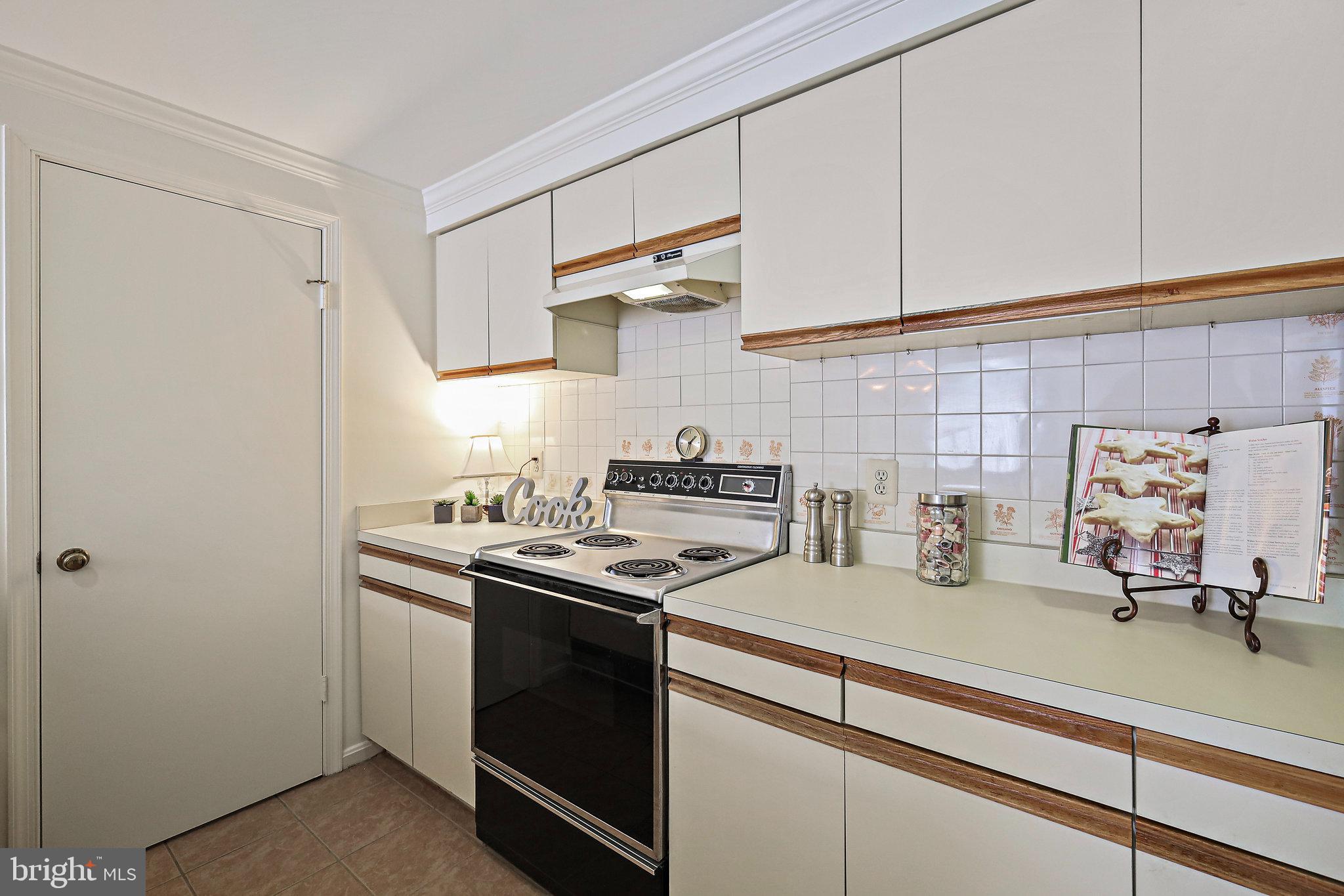 PEMBROOK VILLAGE - Residential