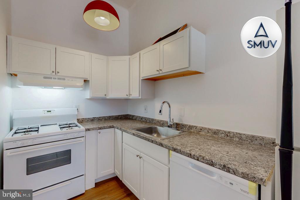 MOUNT VERNON PLACE HISTORIC DISTRICT - Residential Lease