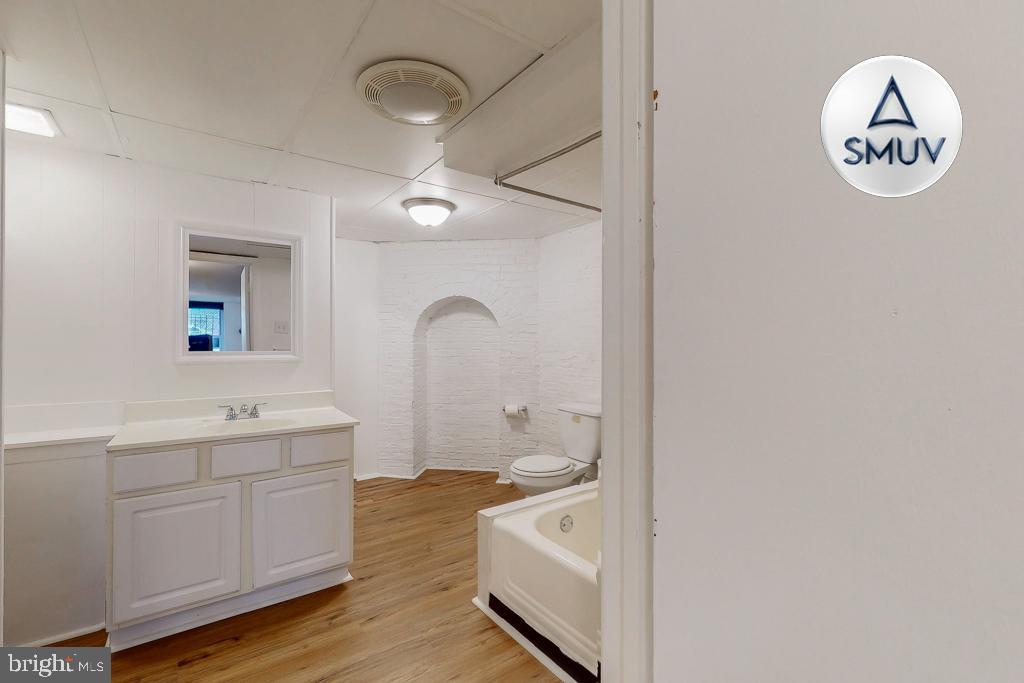 MOUNT VERNON PLACE HISTORIC DISTRICT - Residential Lease