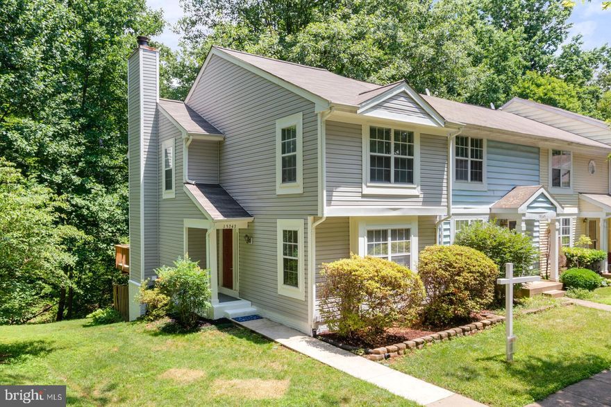 THIS BEAUTIFUL END UNIT TOWNHOUSE IS READY FOR THE PICKY BUYER, IT FEATURES BACK TO WOODS, 3 FULL BATHROOMS AND ONE HALF IN THE MAIN LEVEL, GREAT SCHOOL DISTRICT, SO MUCH AMENITIES WITHIN THE NEIGHBORHOOD, LIKE GOLF COURSES, TENNIS COURTS, SWIMMING POOLS, TRAILS, LAKES AND ALSO CLOSE TO SHOPPINGS AND IMPORTANT ROADS.
FIRE STATION IS JUST LESS THAN 2 MILES AWAY. ROOF IS ONLY 2 YEARS OLD