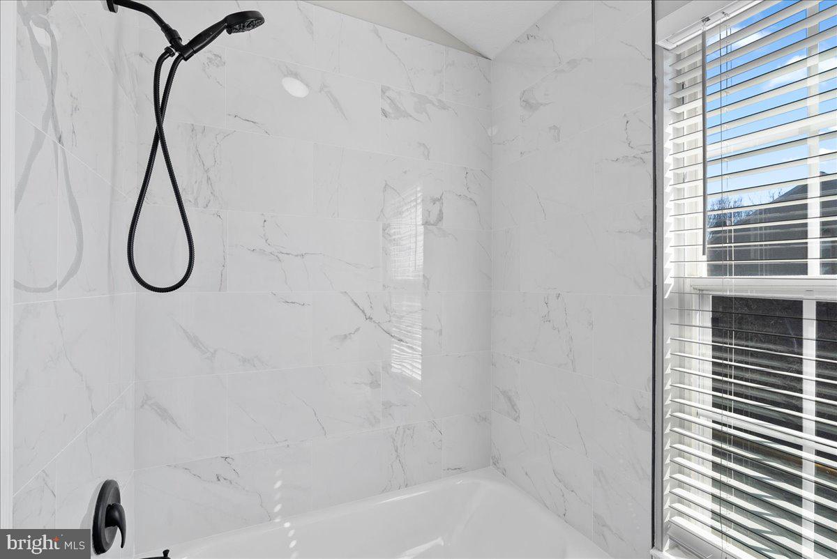 WINDING RIDGE - Residential