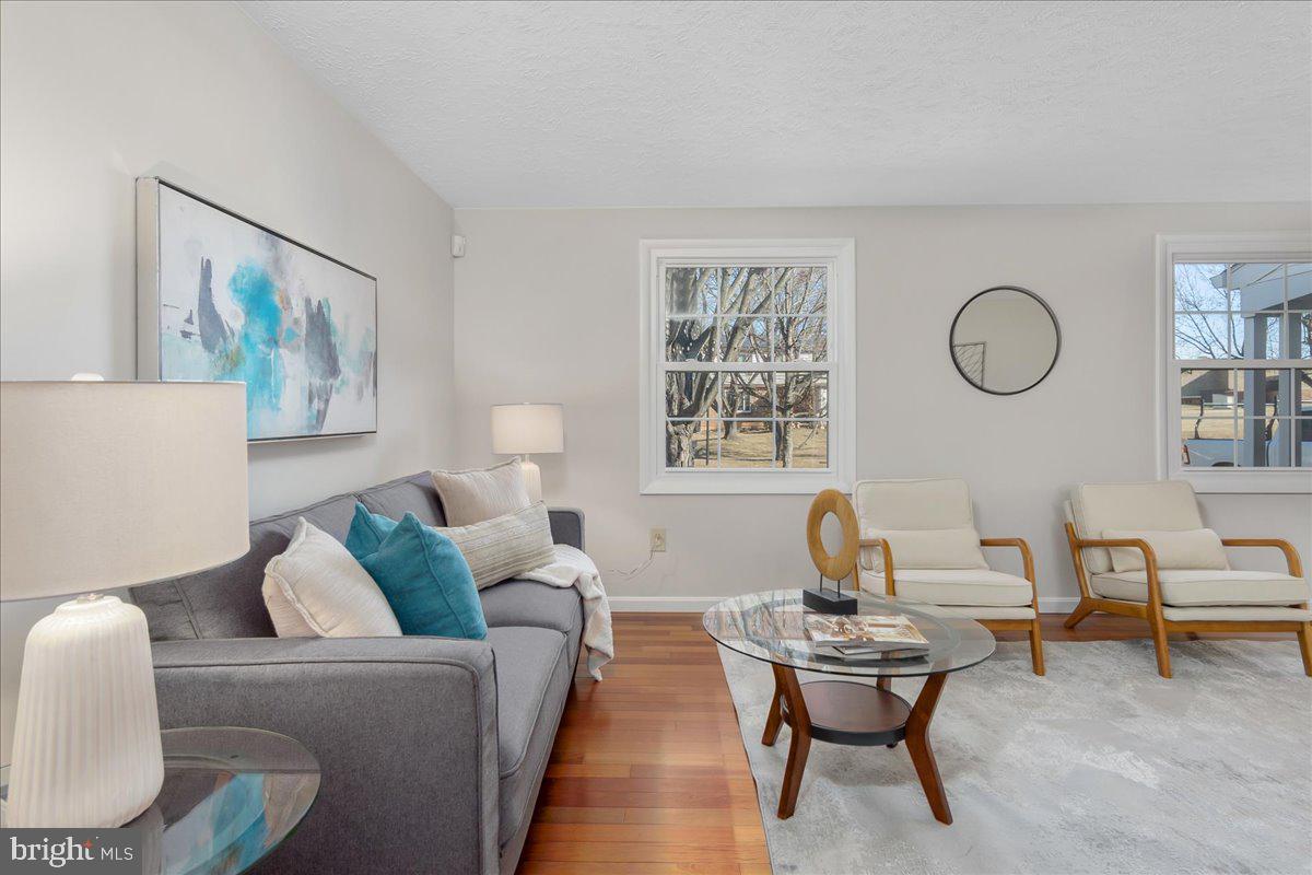 QUINCE ORCHARD MANOR - Residential