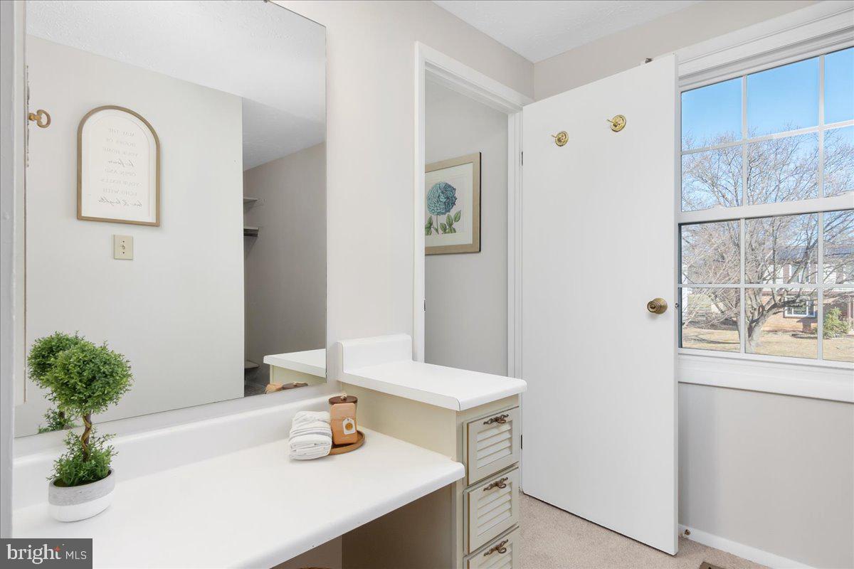 QUINCE ORCHARD MANOR - Residential