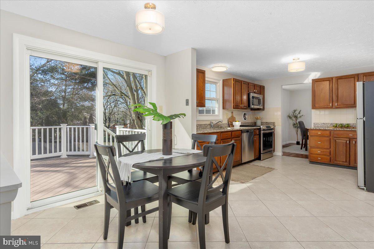 QUINCE ORCHARD MANOR - Residential