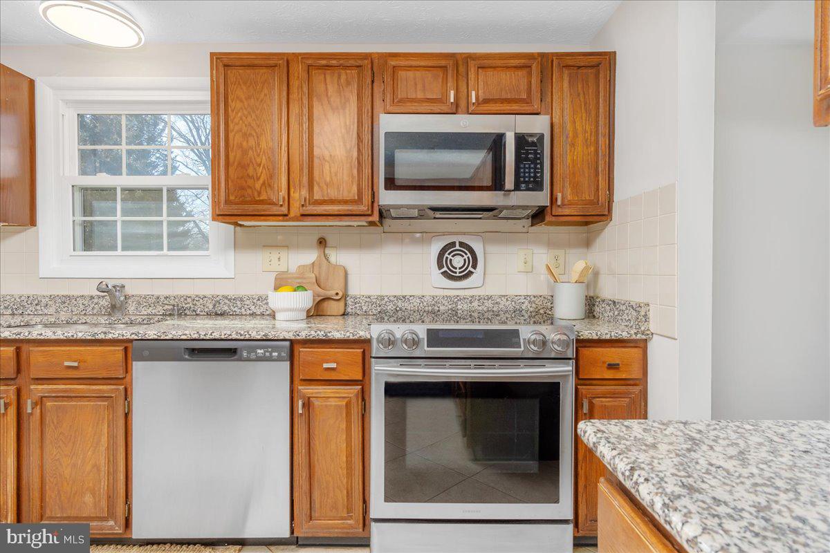 QUINCE ORCHARD MANOR - Residential