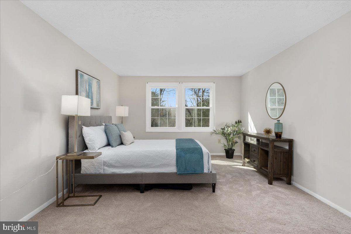 QUINCE ORCHARD MANOR - Residential