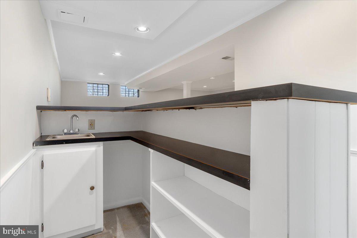 QUINCE ORCHARD MANOR - Residential