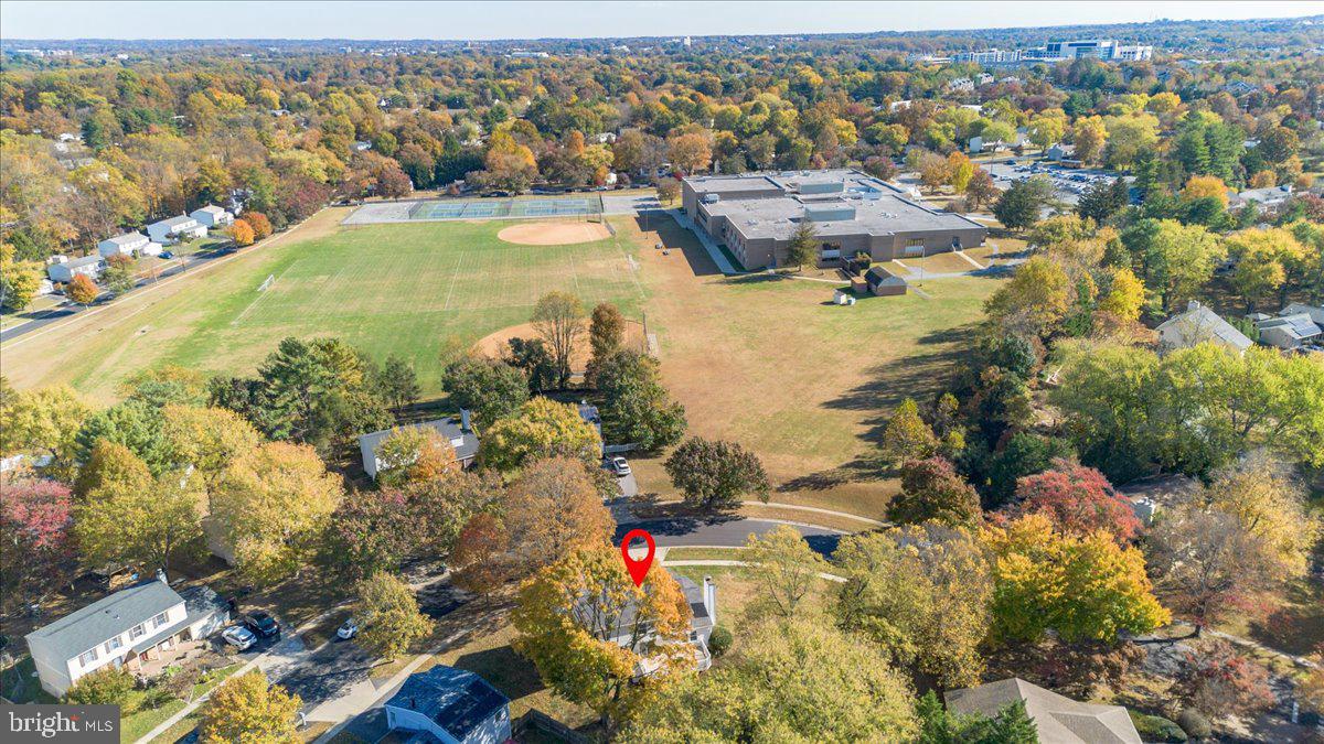 QUINCE ORCHARD MANOR - Residential