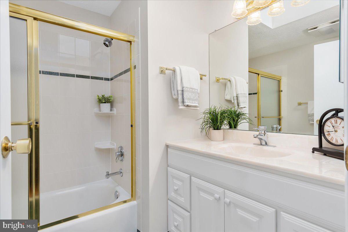 QUINCE ORCHARD MANOR - Residential