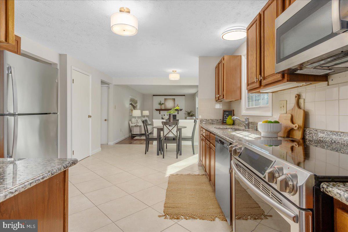 QUINCE ORCHARD MANOR - Residential