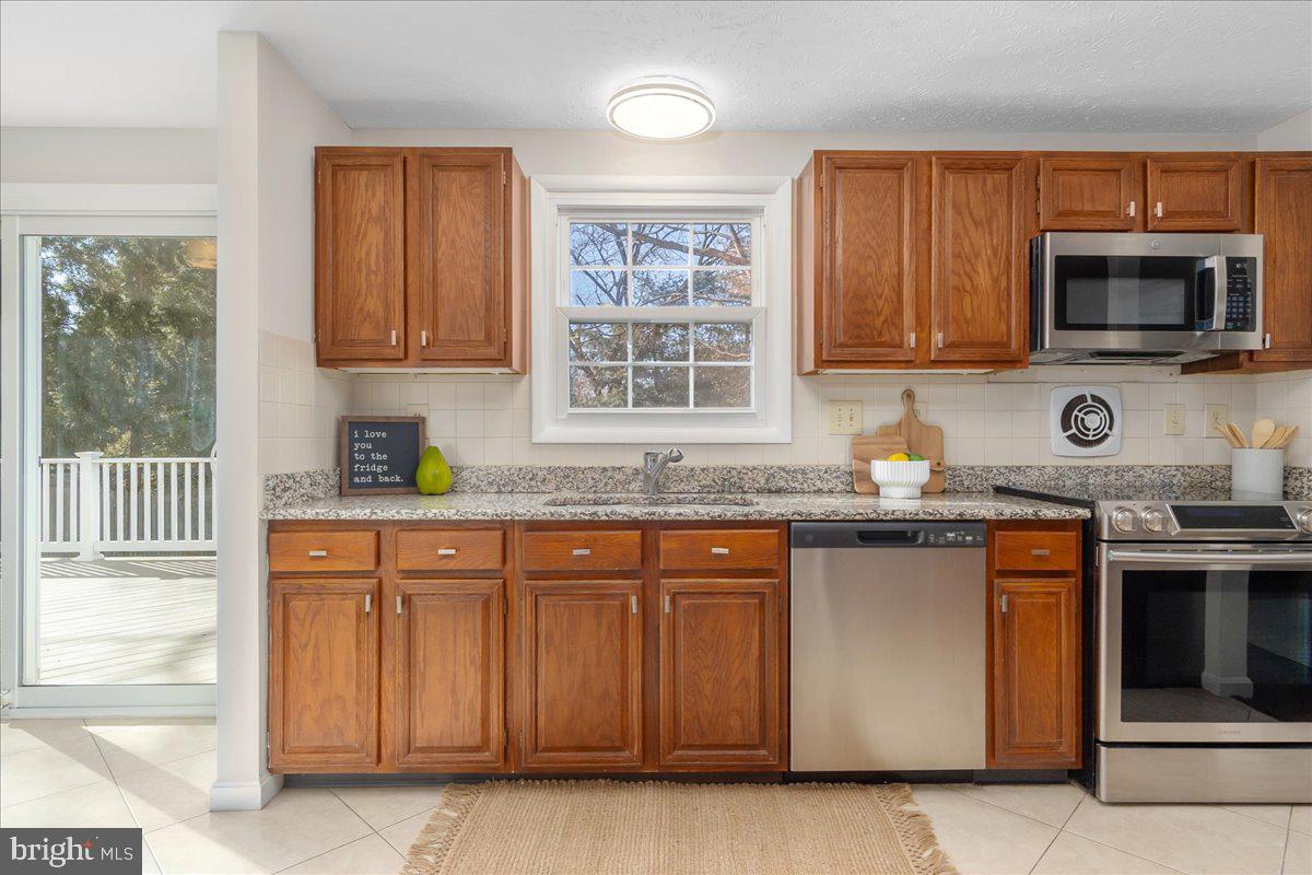 QUINCE ORCHARD MANOR - Residential