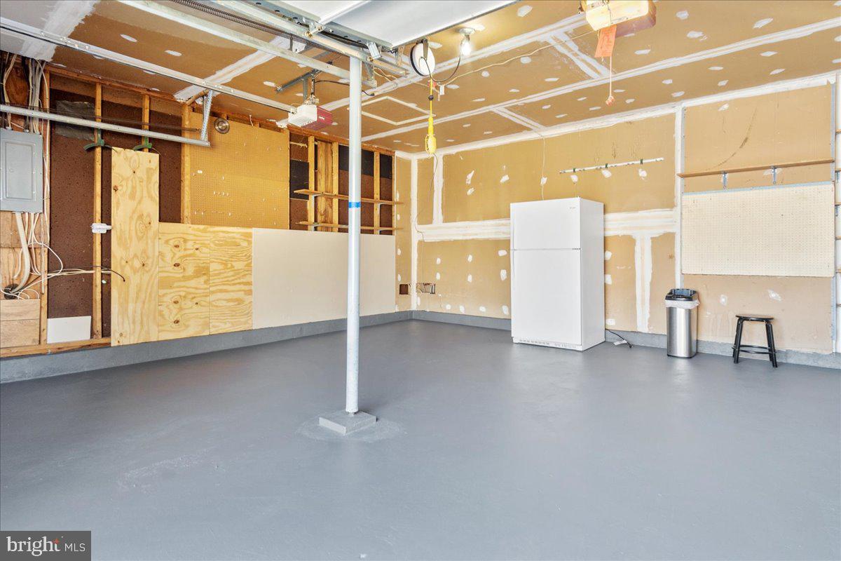 QUINCE ORCHARD MANOR - Residential