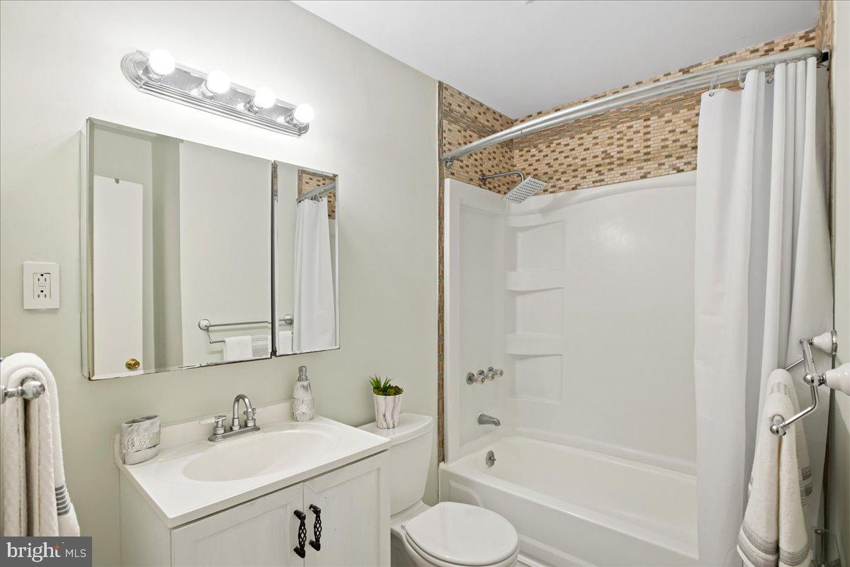 INDIAN HEAD MANOR - Residential