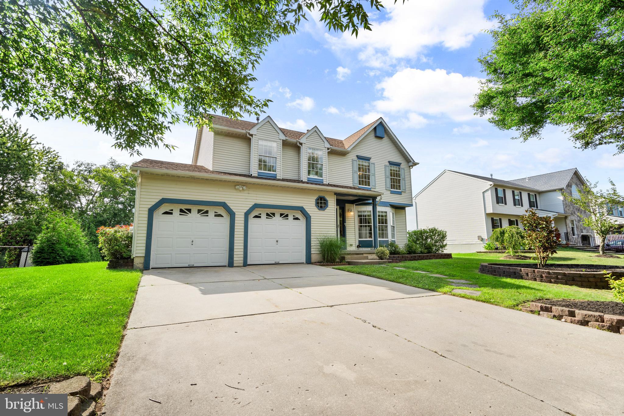 44 HAMILTON LAKES DRIVE