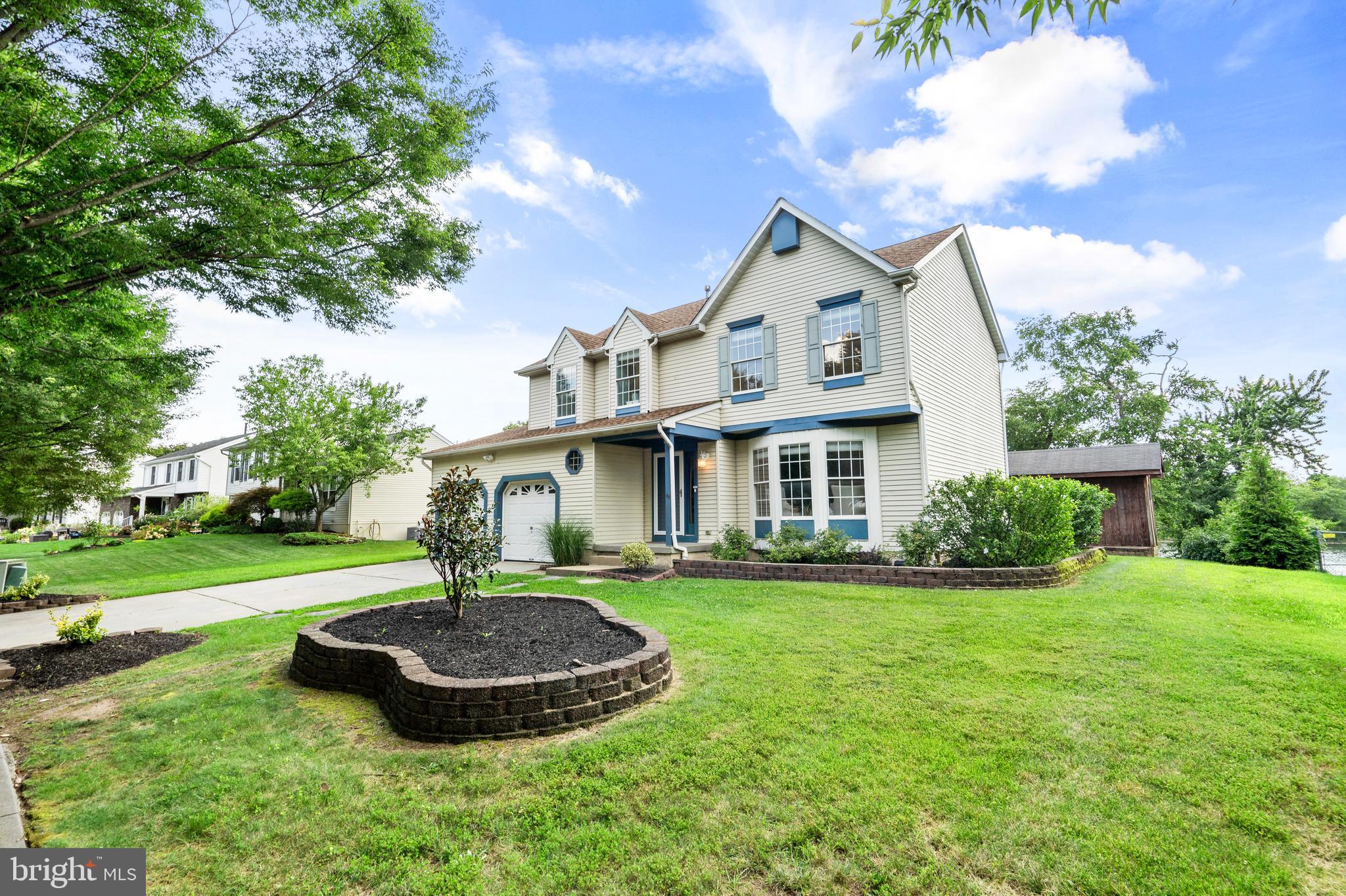 44 HAMILTON LAKES DRIVE