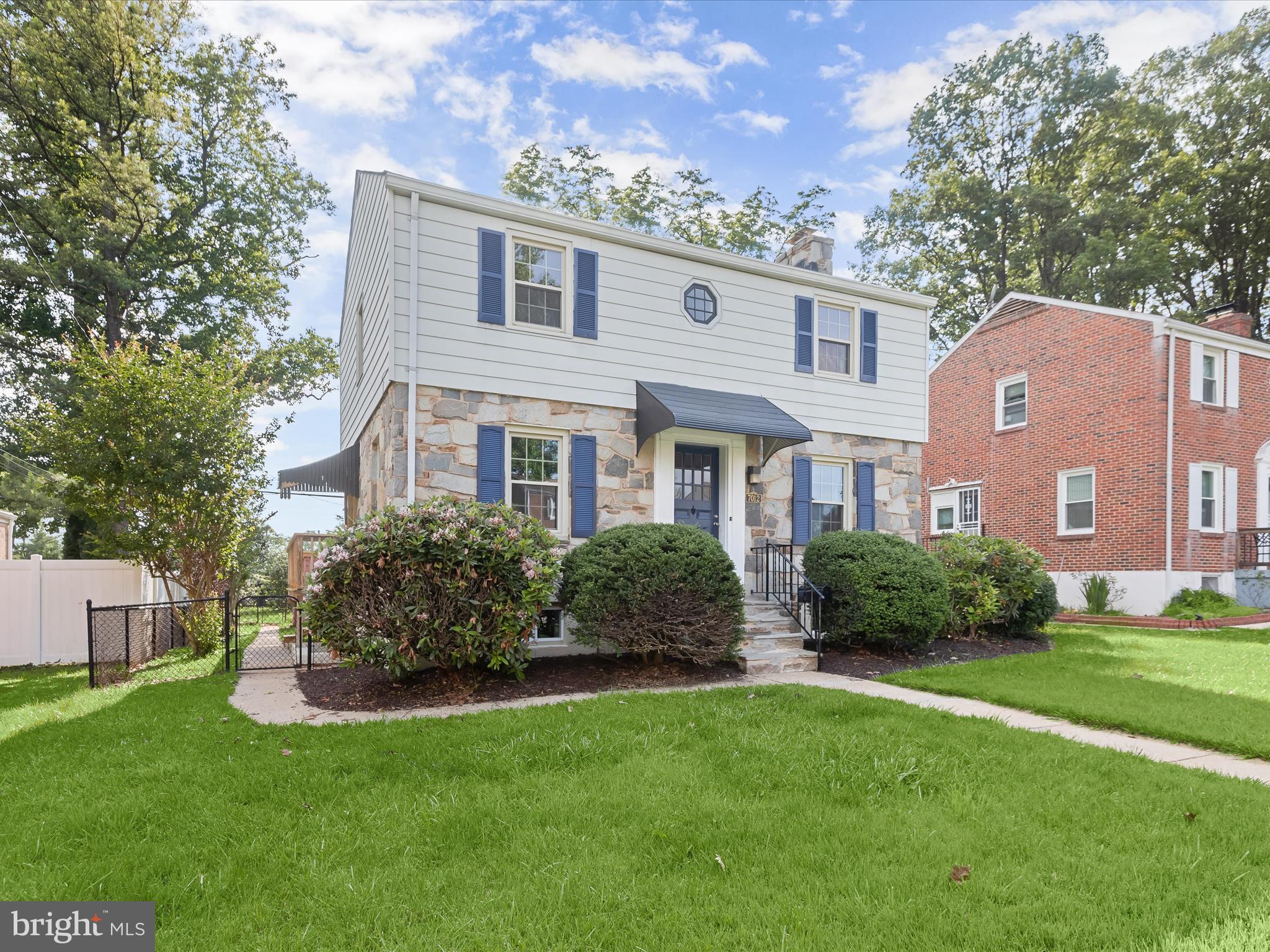 COLONIAL VILLAGE - Residential