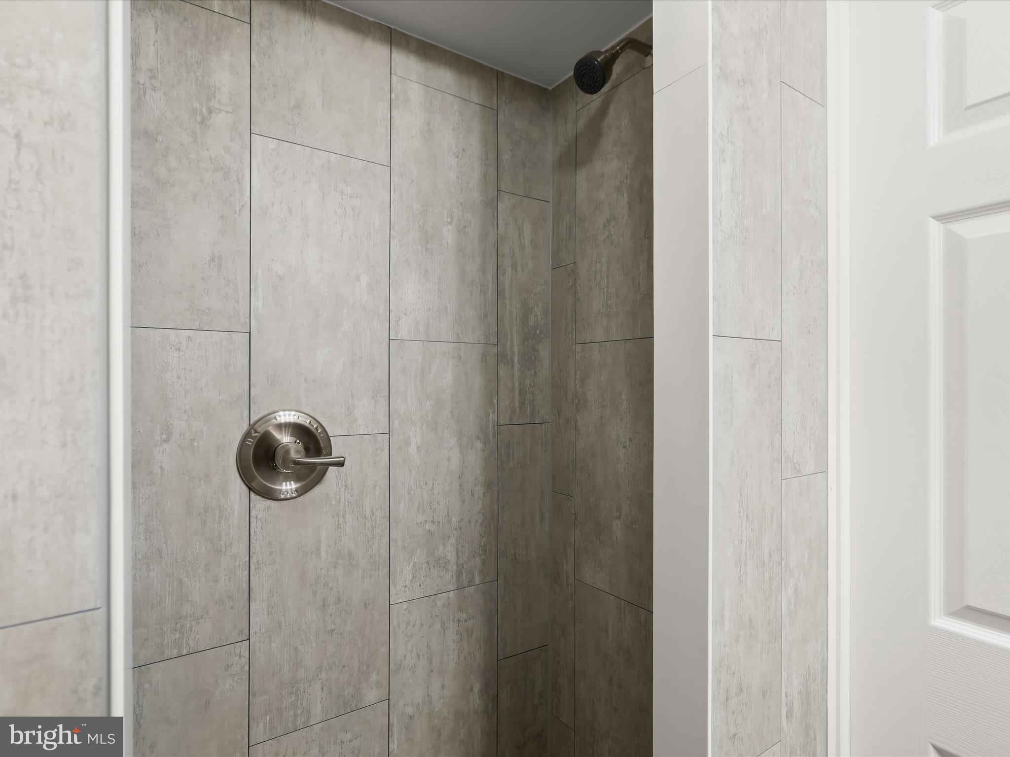 COLONIAL VILLAGE - Residential