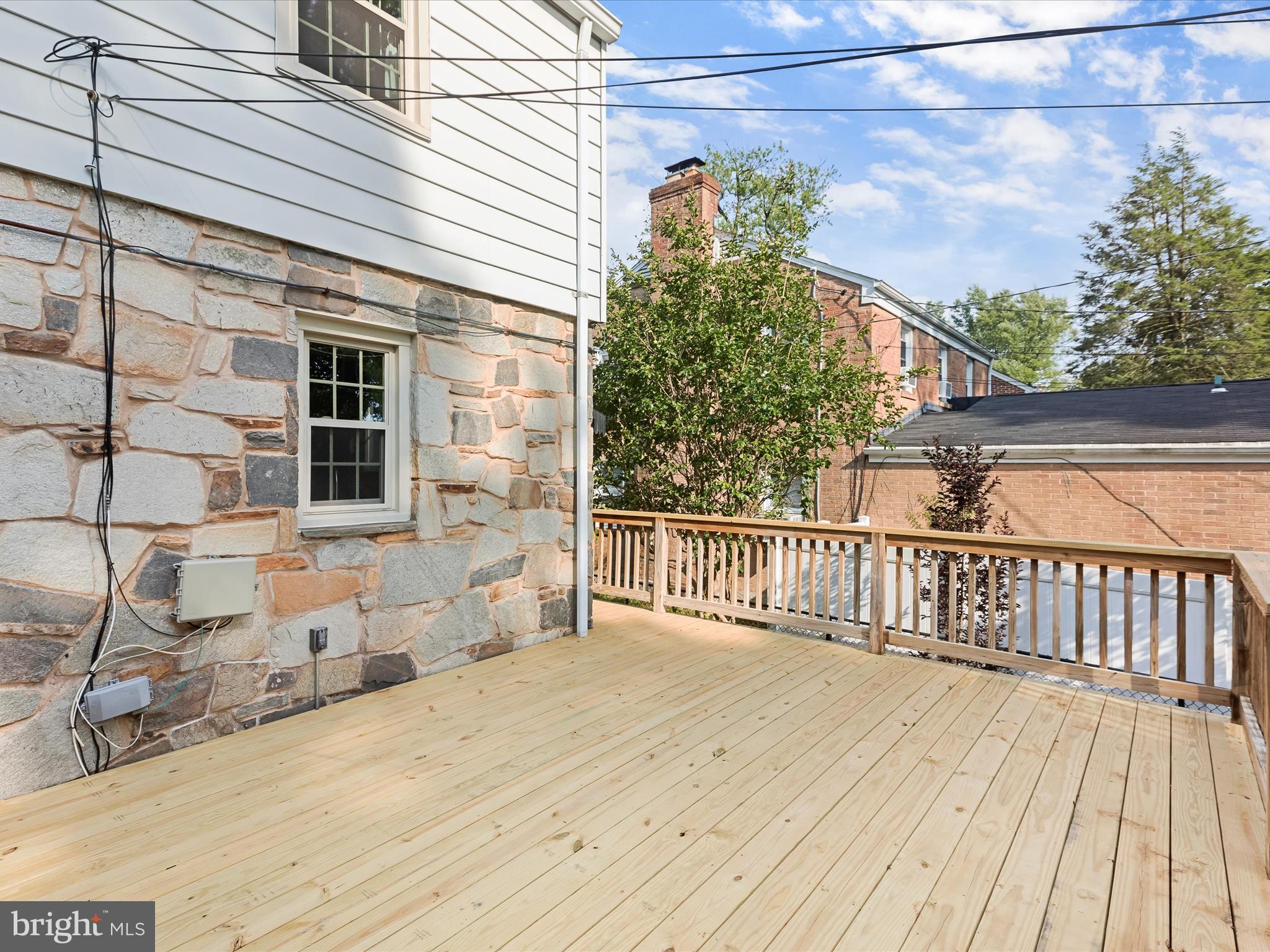 COLONIAL VILLAGE - Residential