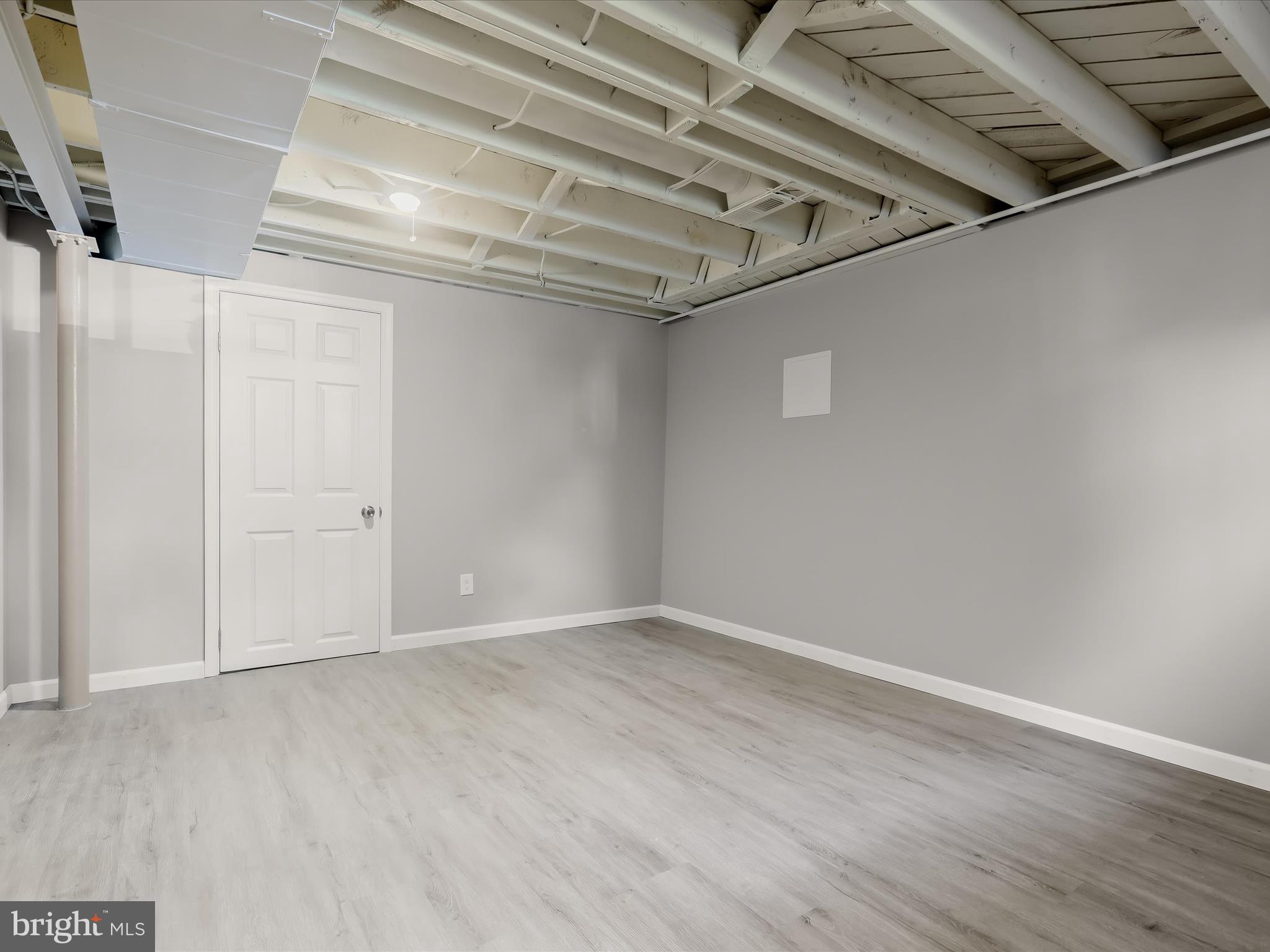 COLONIAL VILLAGE - Residential