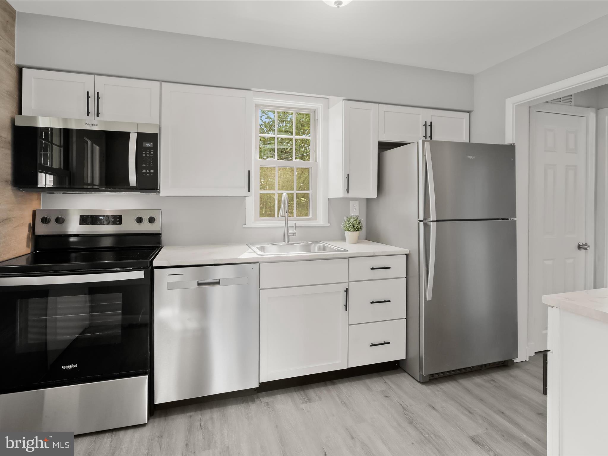 COLONIAL VILLAGE - Residential