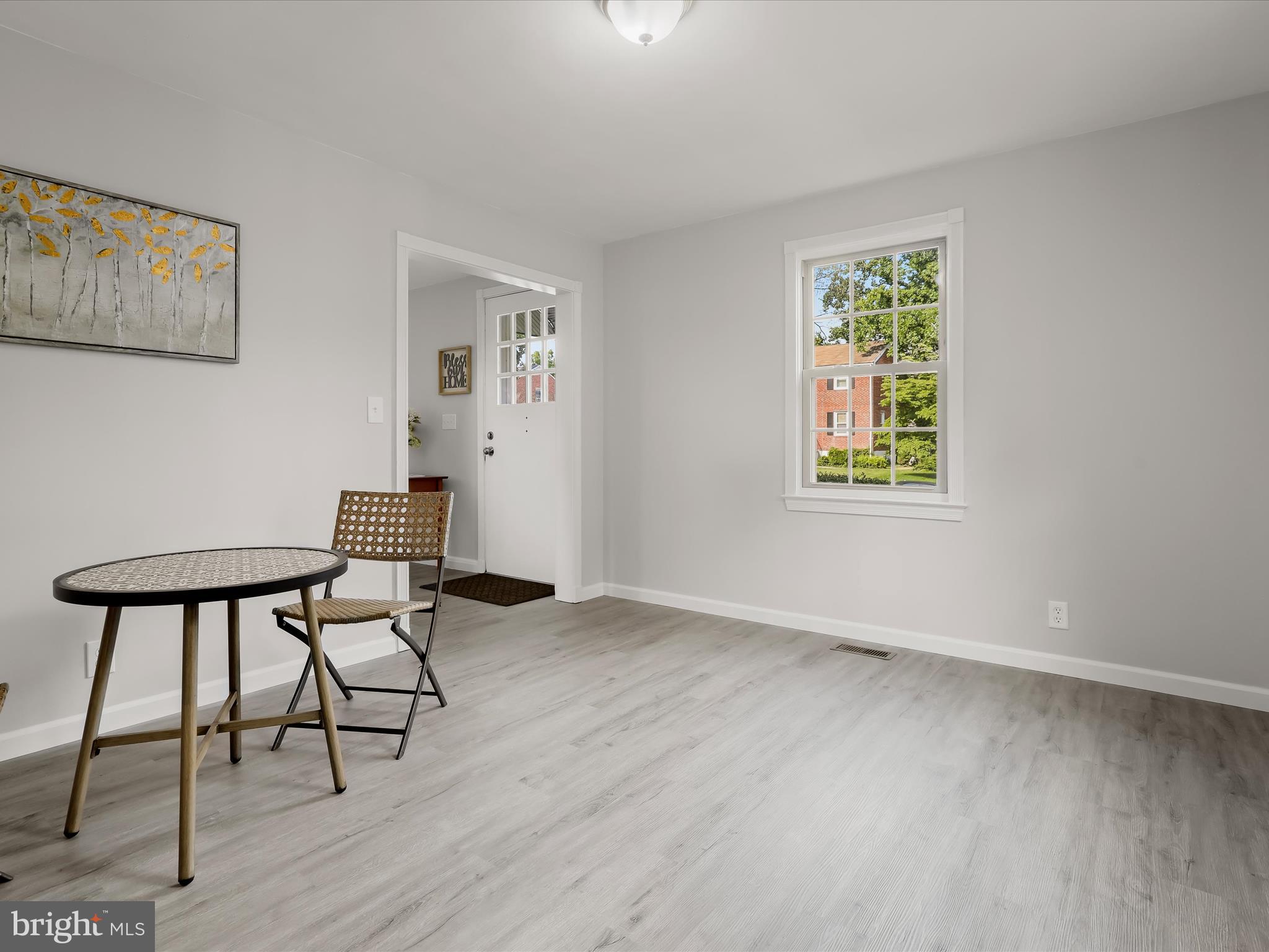 COLONIAL VILLAGE - Residential