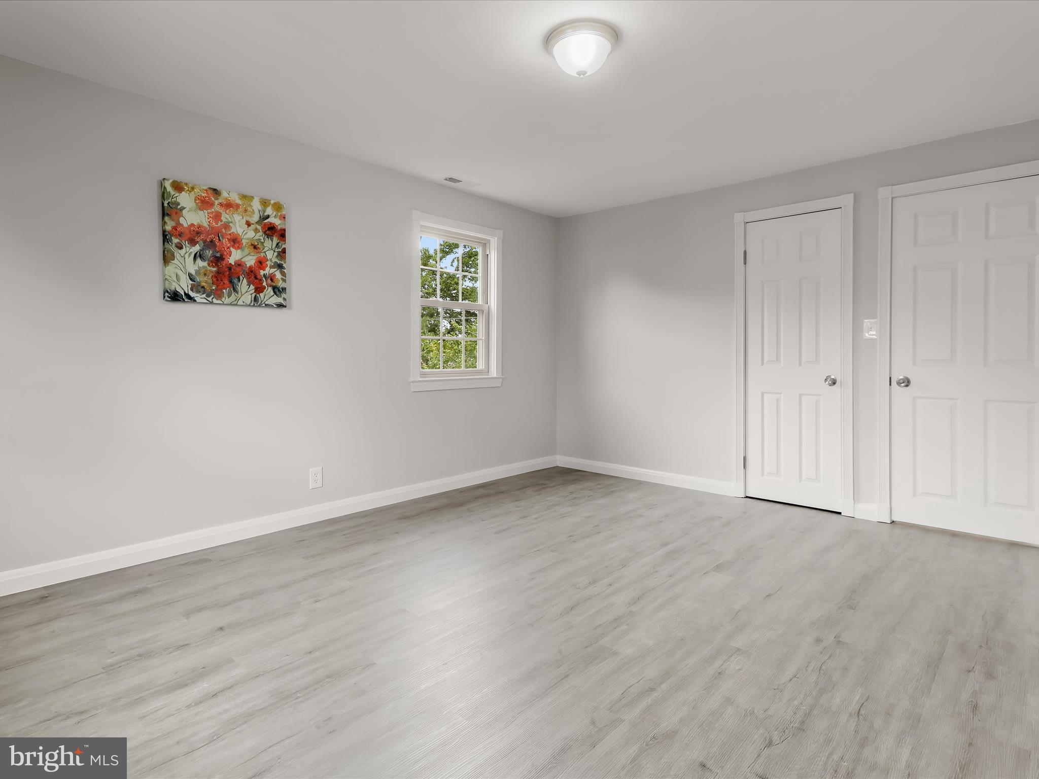 COLONIAL VILLAGE - Residential