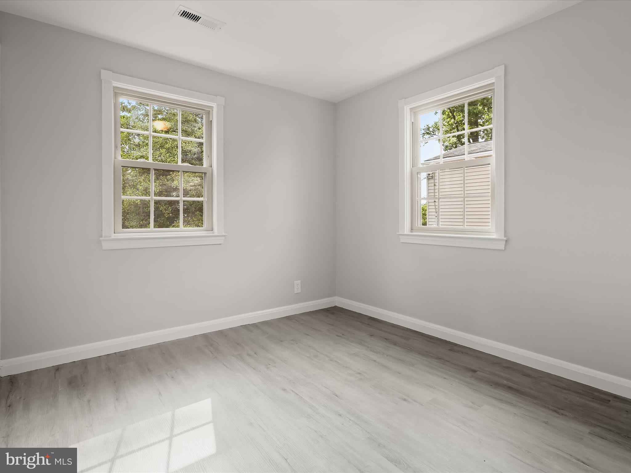 COLONIAL VILLAGE - Residential