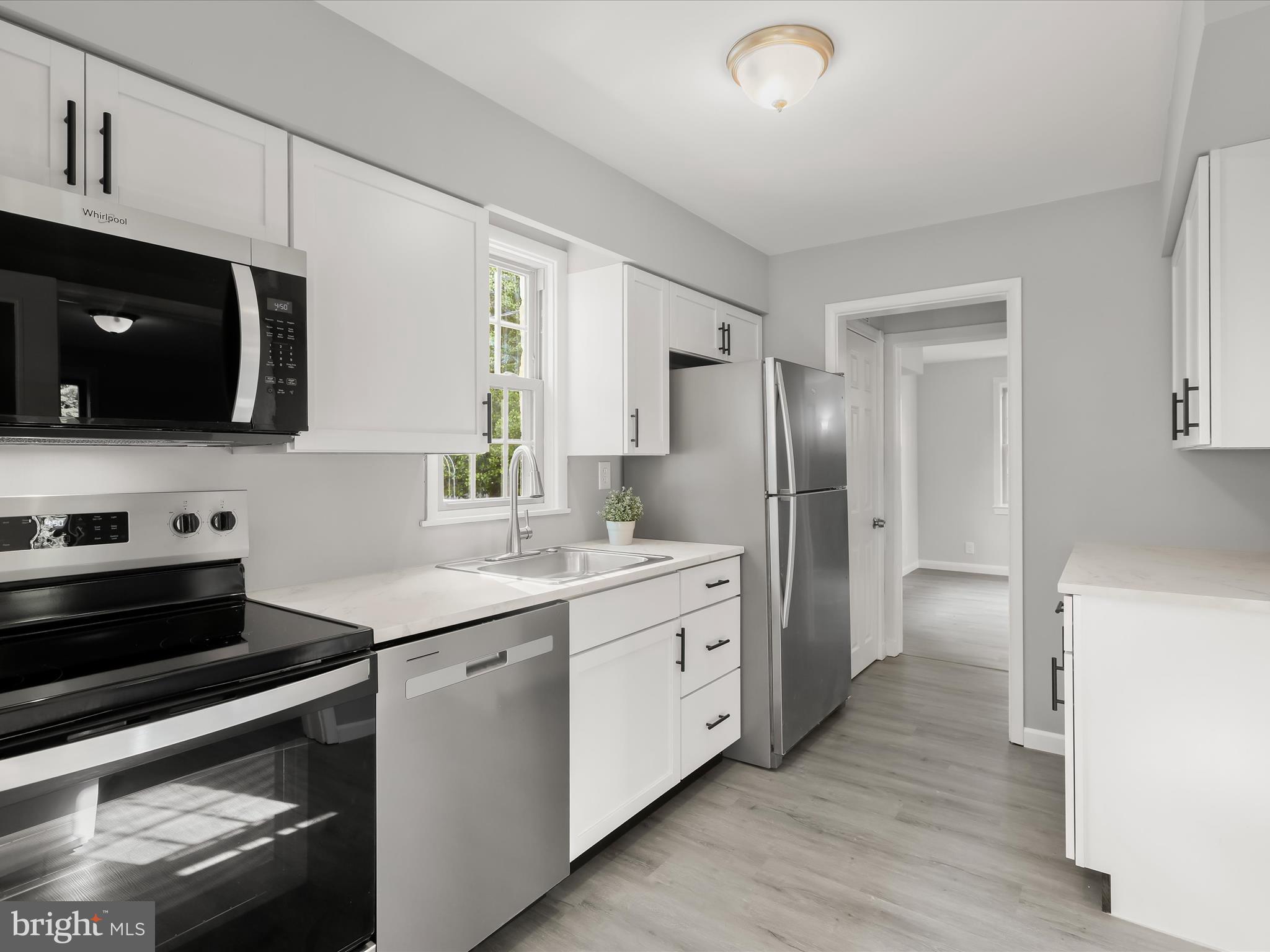 COLONIAL VILLAGE - Residential