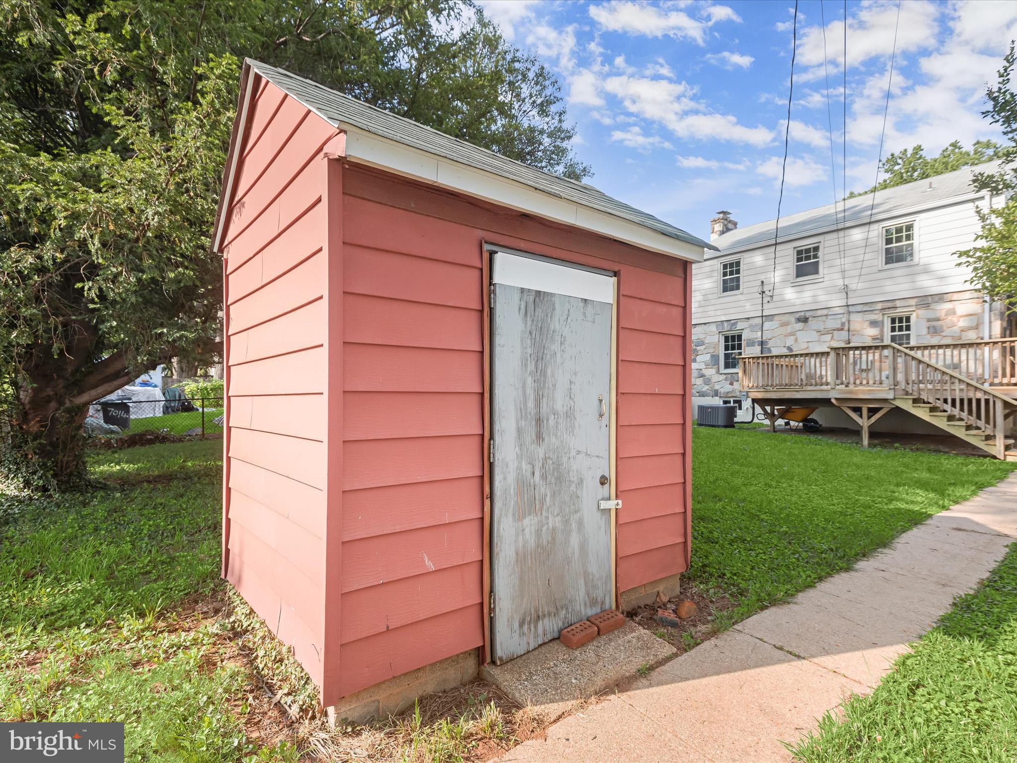 COLONIAL VILLAGE - Residential