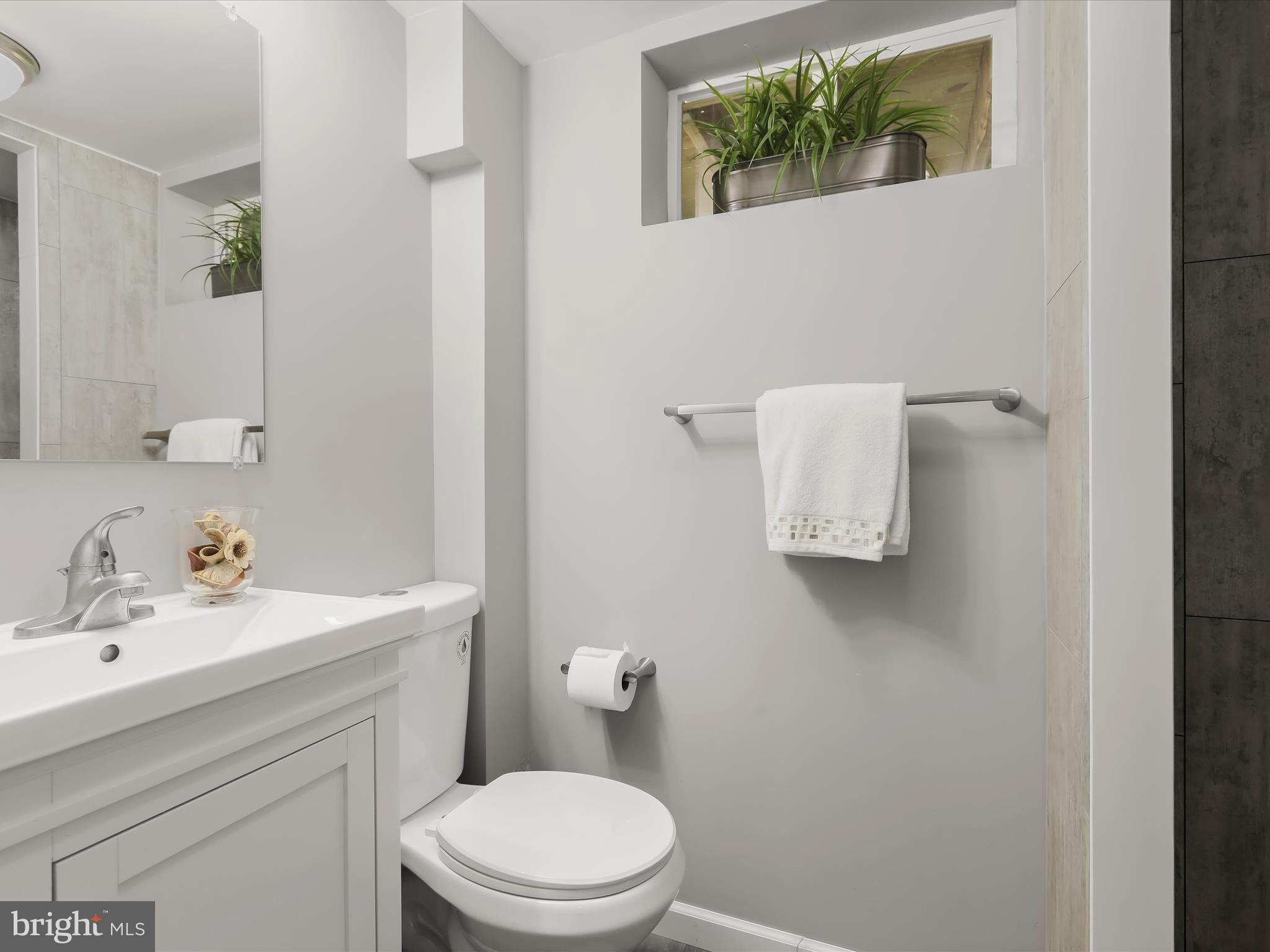 COLONIAL VILLAGE - Residential