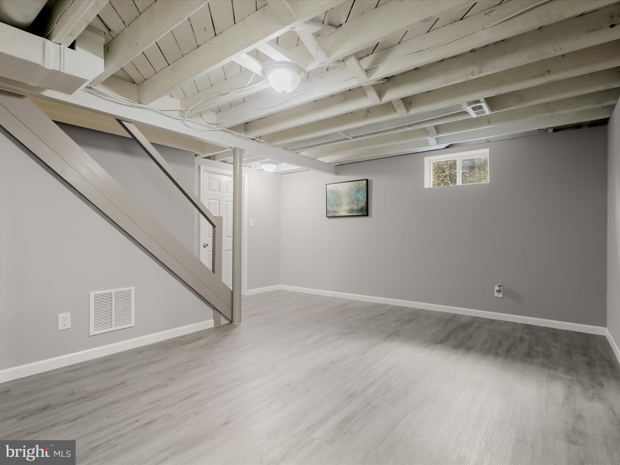 COLONIAL VILLAGE - Residential