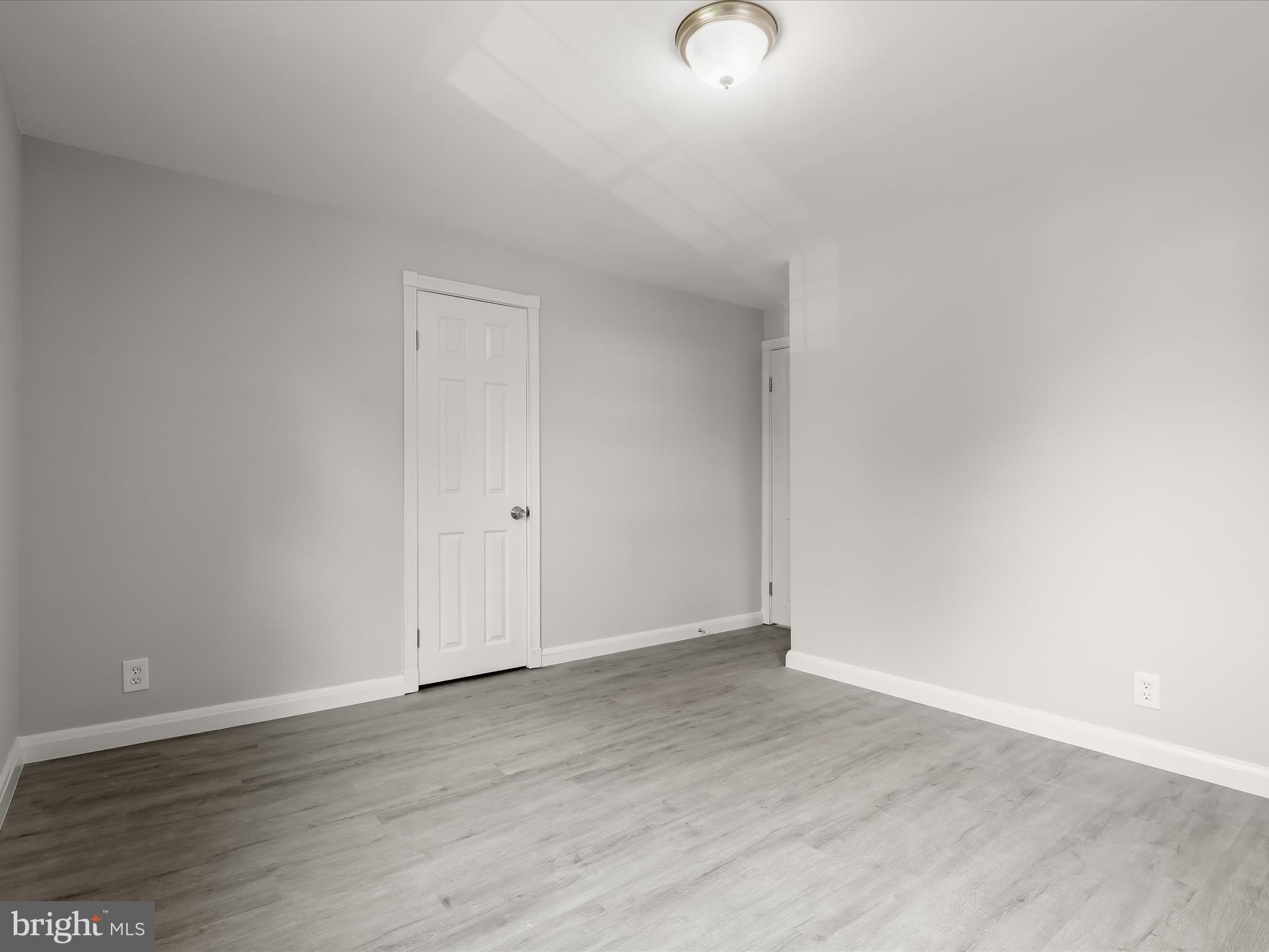 COLONIAL VILLAGE - Residential