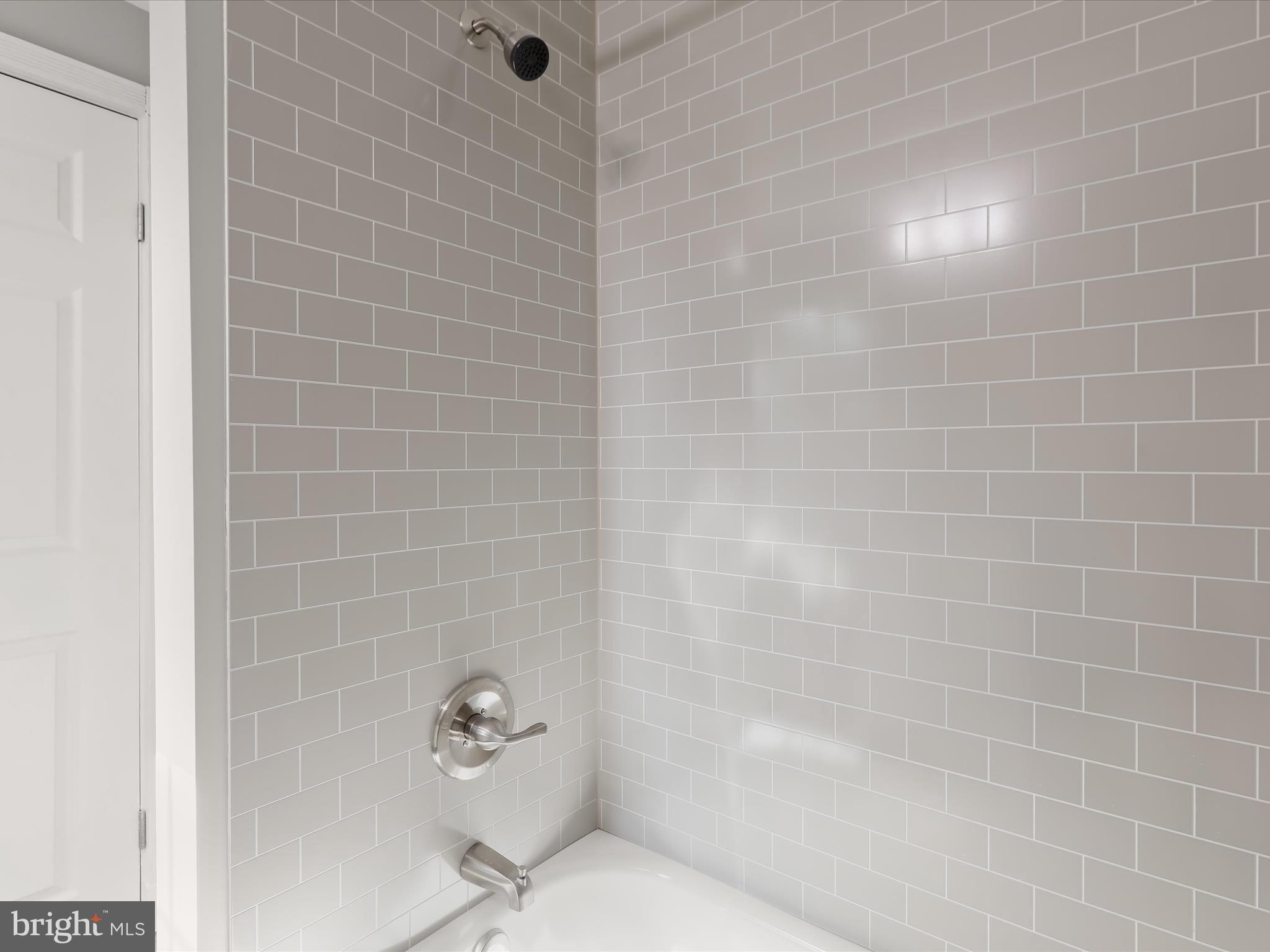 COLONIAL VILLAGE - Residential